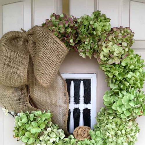How to Make a Dried Hydrangea Wreath that Looks Fresh