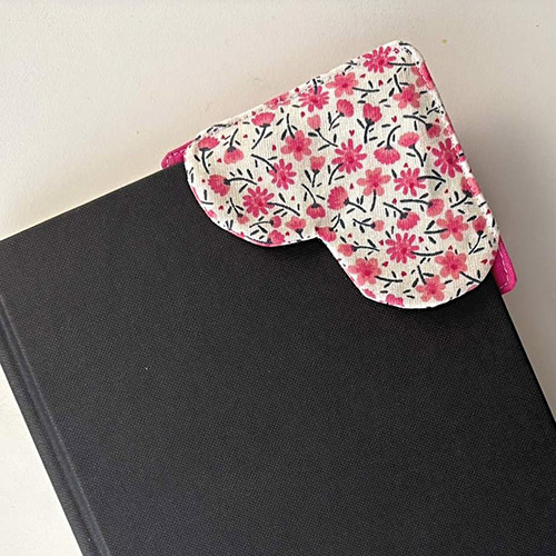 Easy to sew a Heart Corner Bookmark